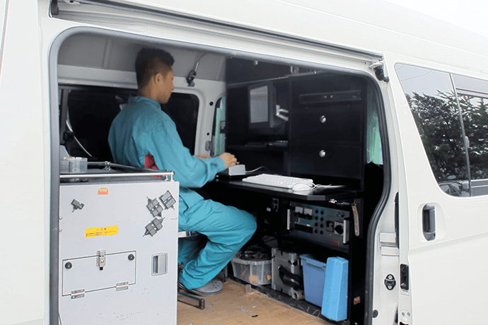 TVカメラ搭載車内部